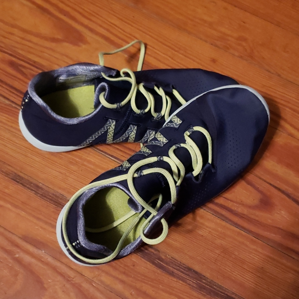 Tennis shoes